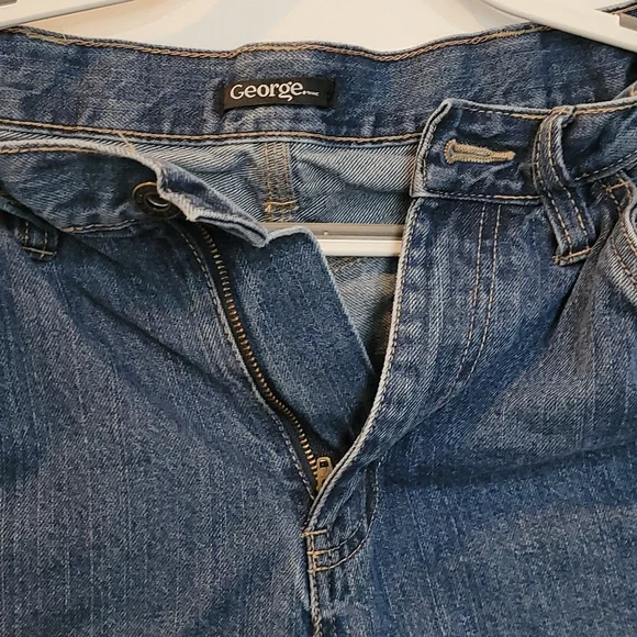 George Jeans - Picture 2 of 4